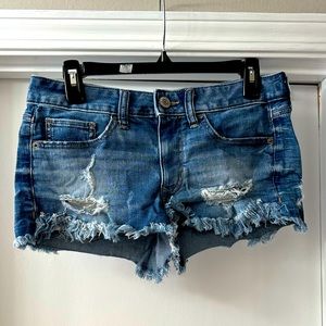Distressed Low Rise Jean Shorts - Express size 4